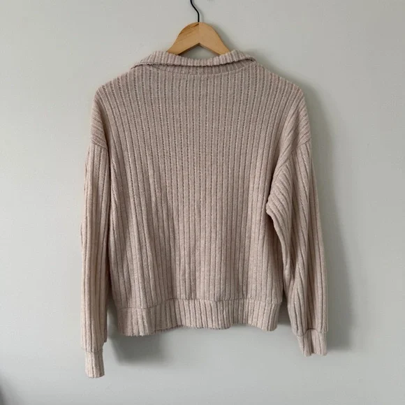 Cream Ribbed Collared V-Neck Sweater (size large) - Picture 6 of 6